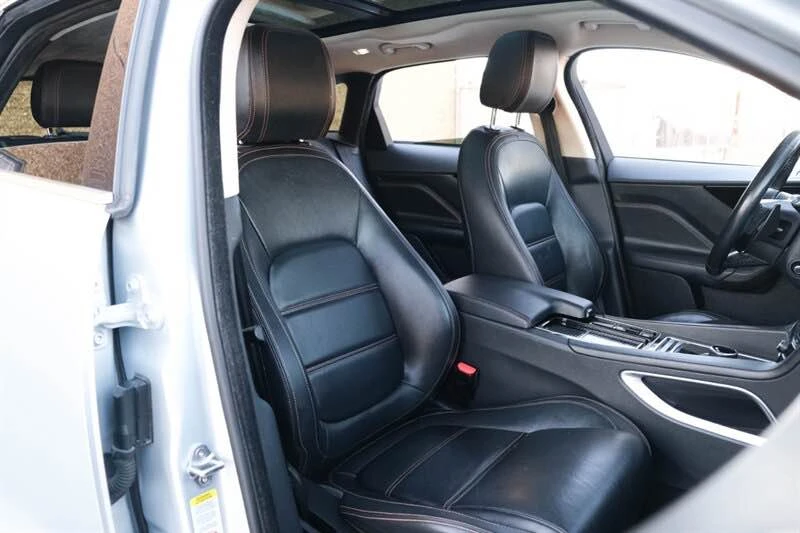 2020 Jaguar F-Pace - Image 5 of 11