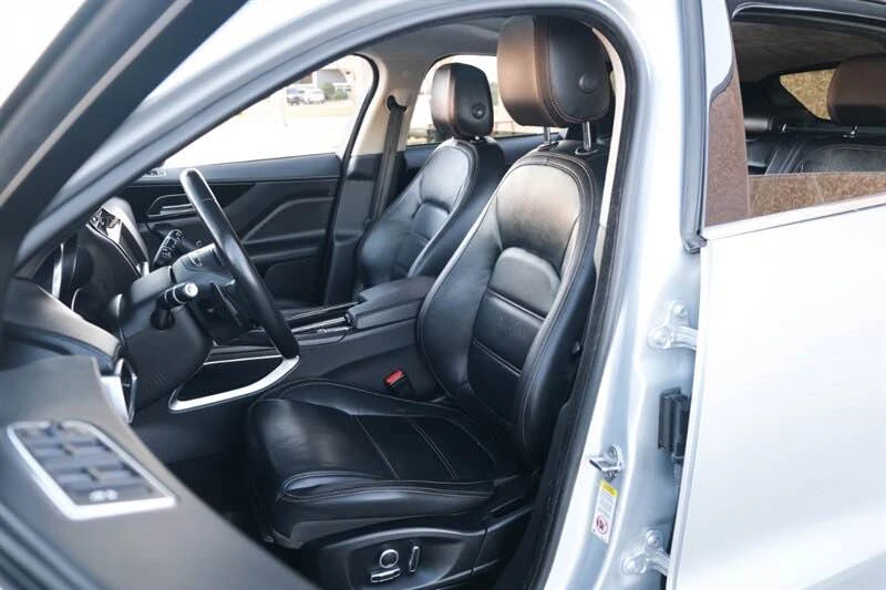 2020 Jaguar F-Pace - Image 4 of 11
