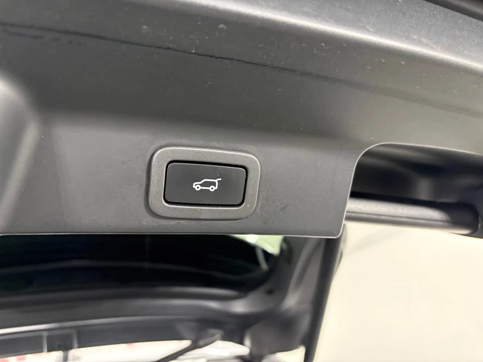 2020 Jaguar F-Pace - Image 9 of 19