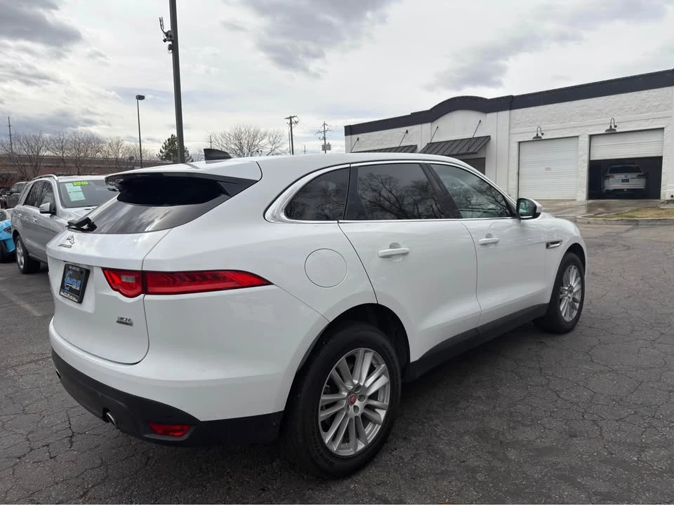 2020 Jaguar F-Pace - Image 5 of 17