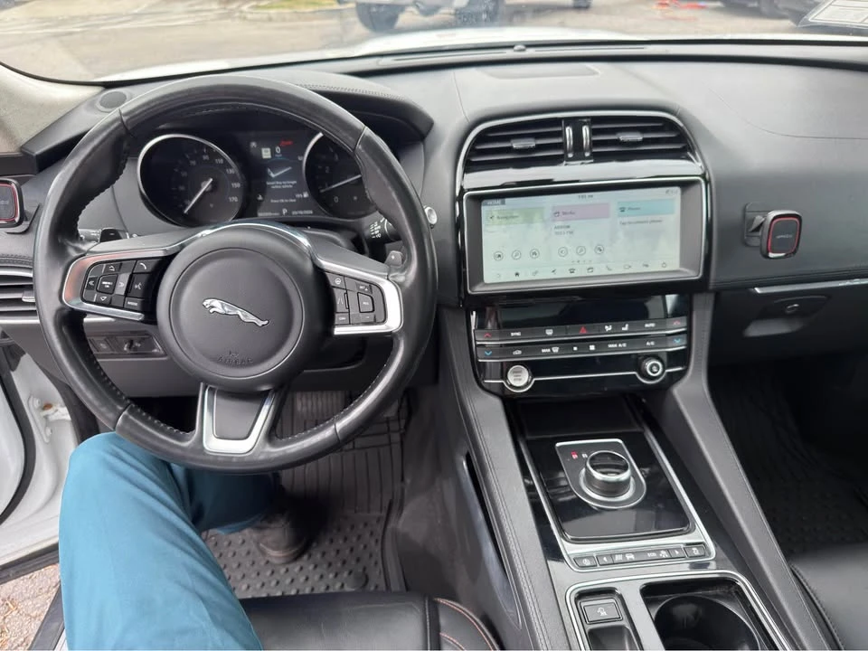 2020 Jaguar F-Pace - Image 13 of 17