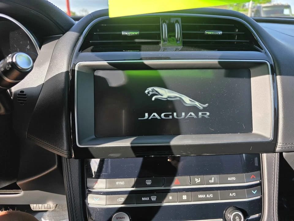 2020 Jaguar F-Pace - Image 8 of 11