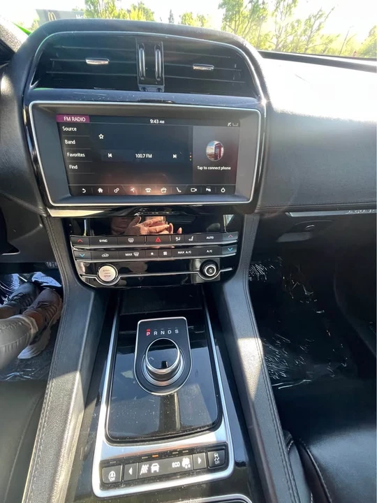 2020 Jaguar F-Pace - Image 10 of 16