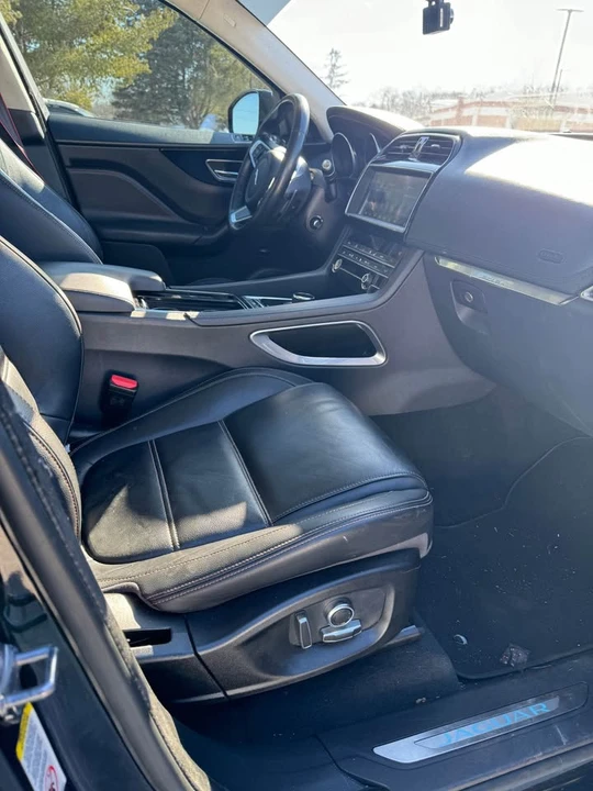 2020 Jaguar F-Pace - Image 9 of 11