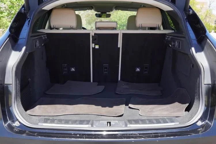 2020 Jaguar F-Pace - Image 8 of 20