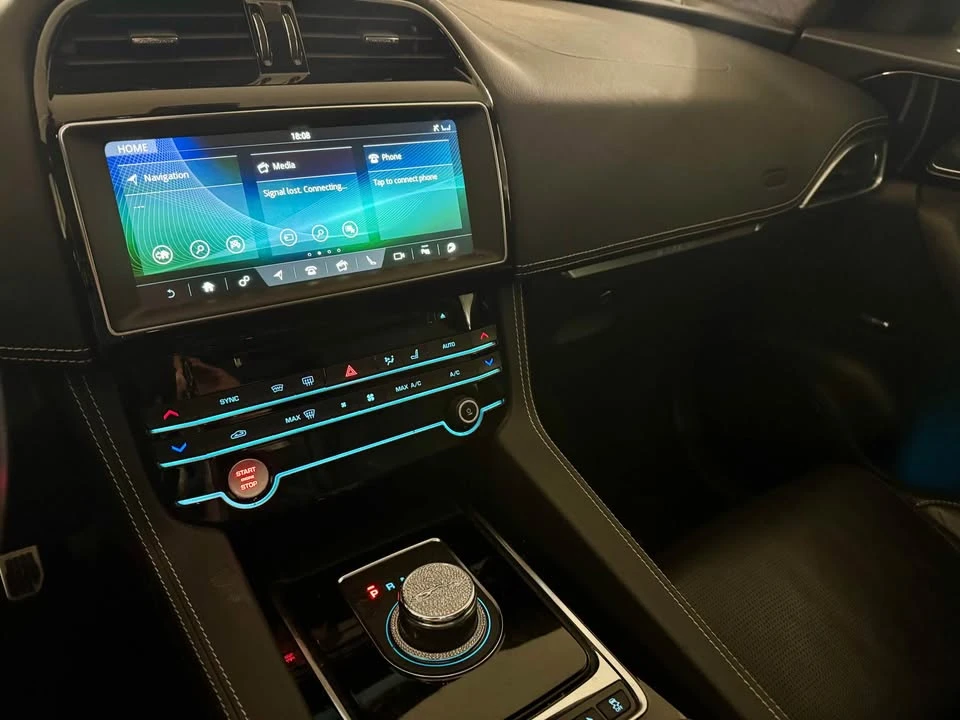 2020 Jaguar F-Pace - Image 16 of 20