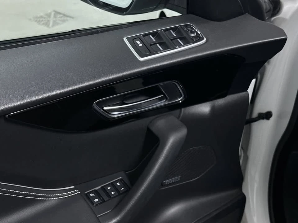 2020 Jaguar F-Pace - Image 10 of 19