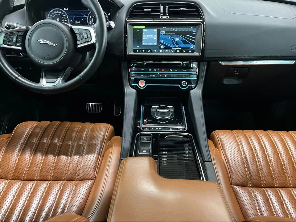 2020 Jaguar F-Pace - Image 11 of 17