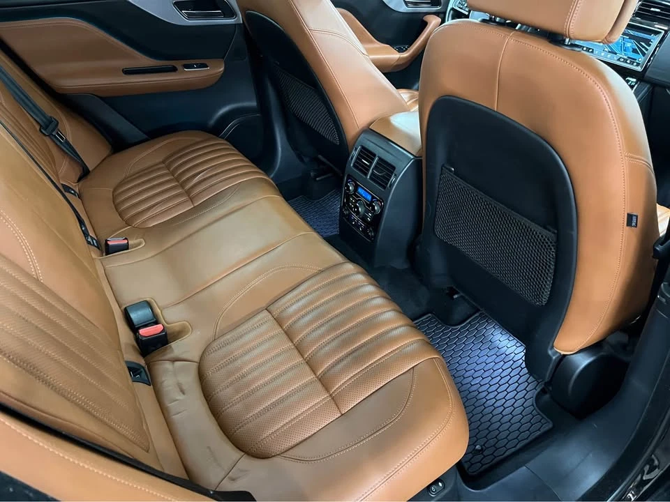 2020 Jaguar F-Pace - Image 13 of 17