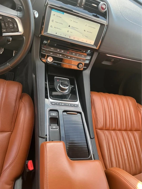 2020 Jaguar F-Pace - Image 8 of 10