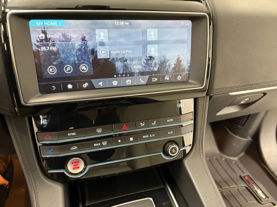 2020 Jaguar F-Pace - Image 15 of 20