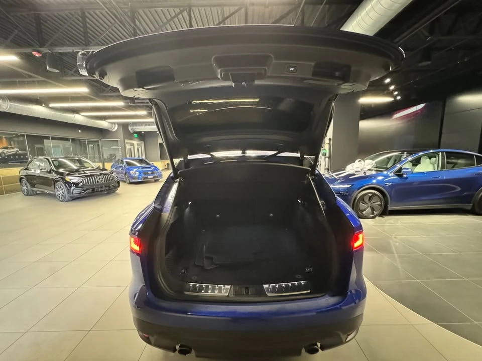 2020 Jaguar F-Pace - Image 8 of 17
