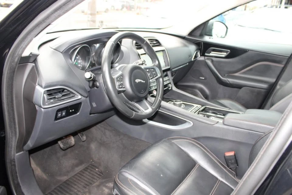 2020 Jaguar F-Pace - Image 13 of 17