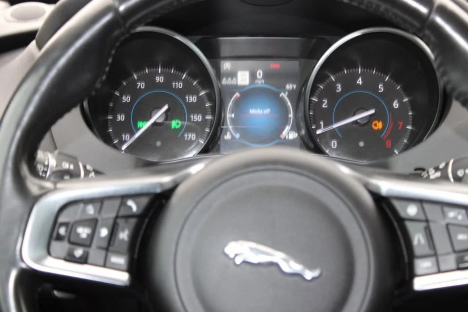 2020 Jaguar F-Pace - Image 8 of 17