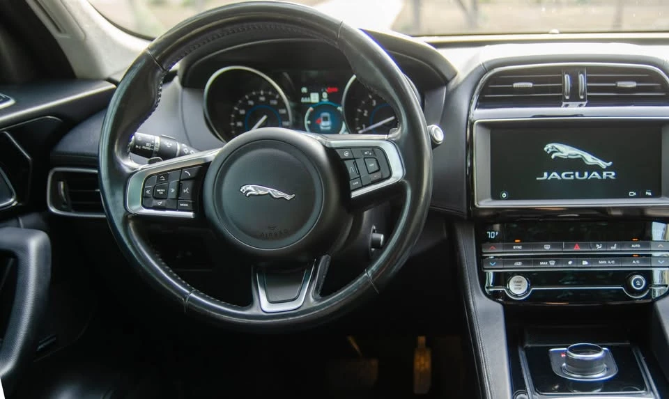 2020 Jaguar F-Pace - Image 16 of 19