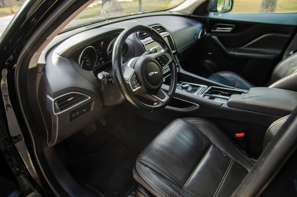 2020 Jaguar F-Pace - Image 9 of 19
