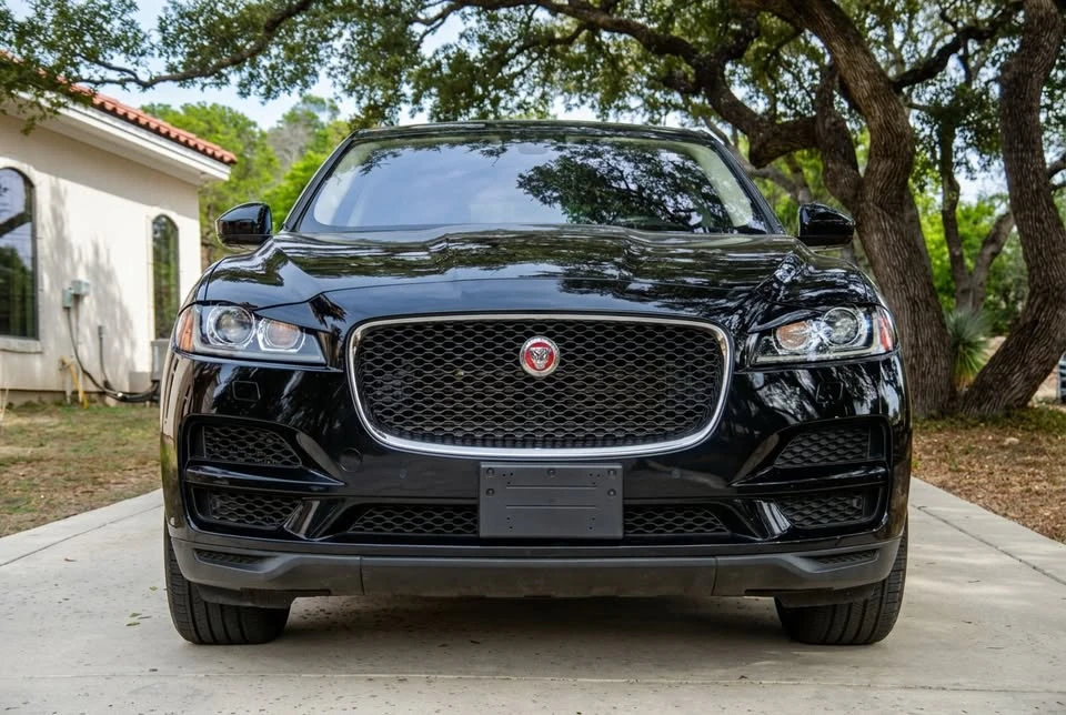 2020 Jaguar F-Pace - Image 2 of 15