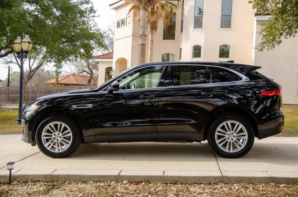 2020 Jaguar F-Pace - Image 8 of 15