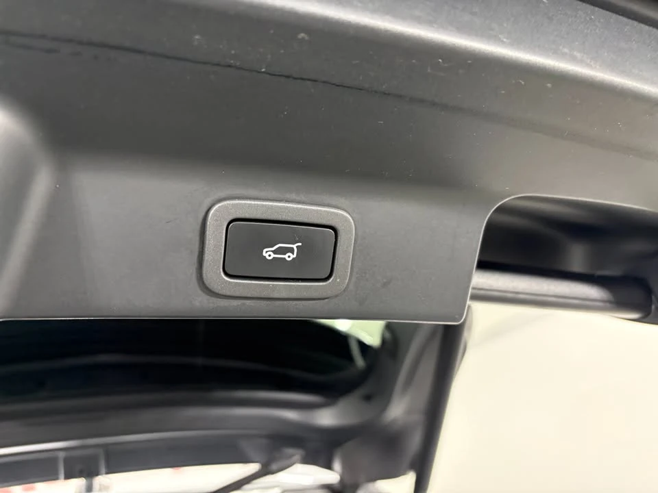 2020 Jaguar F-Pace - Image 10 of 20