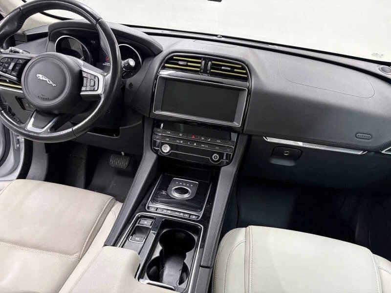 2020 Jaguar F-Pace - Image 9 of 20