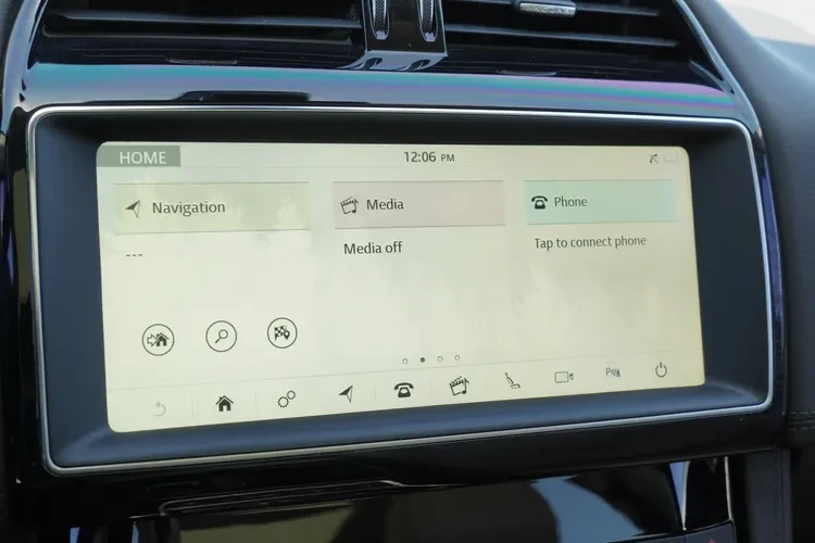 2020 Jaguar F-Pace - Image 15 of 16