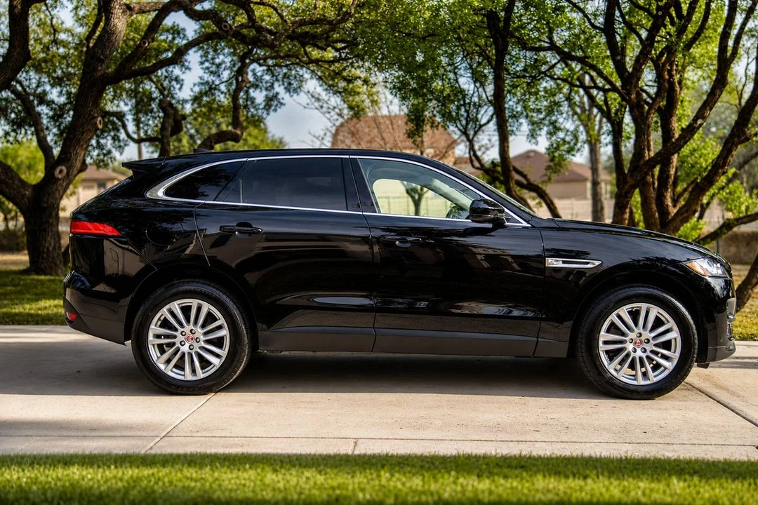 2020 Jaguar F-Pace - Image 8 of 14