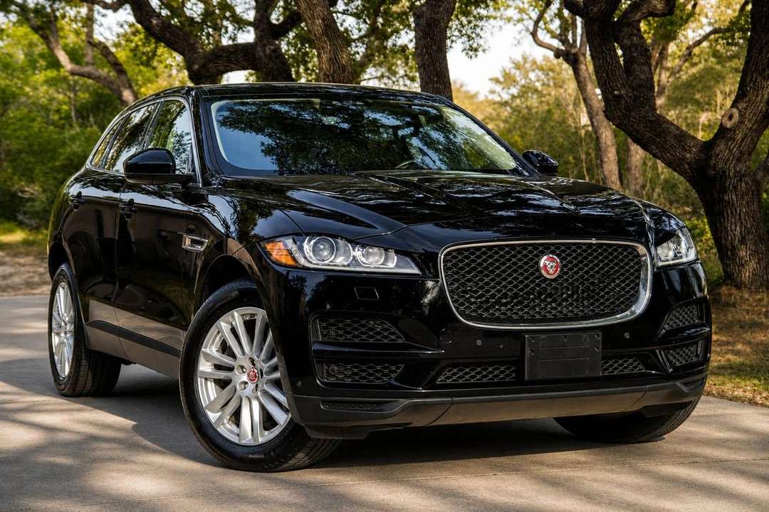 2020 Jaguar F-Pace - Image 2 of 14