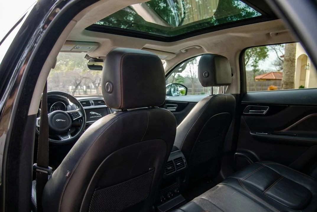 2020 Jaguar F-Pace - Image 10 of 14