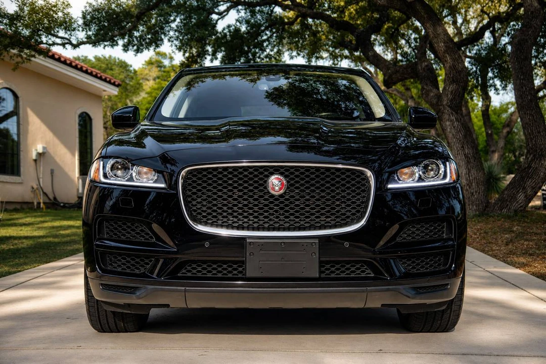 2020 Jaguar F-Pace - Image 3 of 14