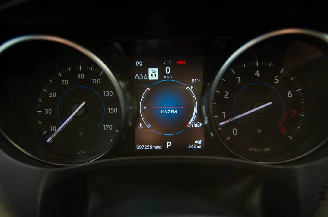 2020 Jaguar F-Pace - Image 13 of 14