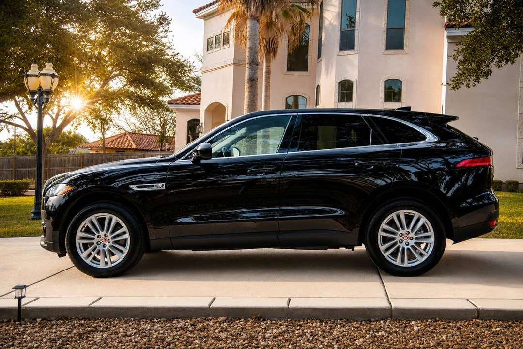 2020 Jaguar F-Pace - Image 4 of 14