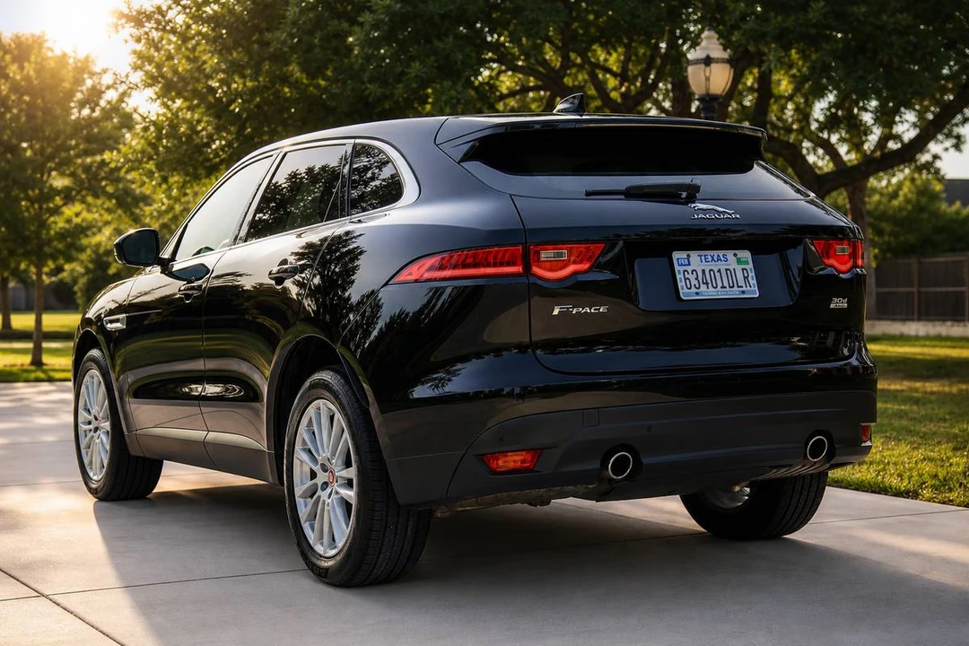 2020 Jaguar F-Pace - Image 5 of 14