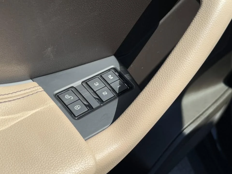 2020 Jaguar F-Pace - Image 15 of 19
