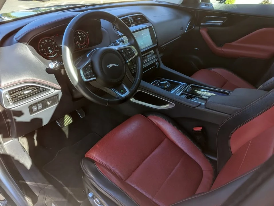 2020 Jaguar F-Pace - Image 8 of 19