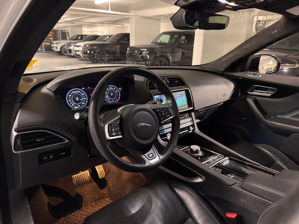 2020 Jaguar F-Pace - Image 9 of 17