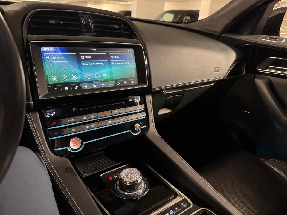 2020 Jaguar F-Pace - Image 13 of 17