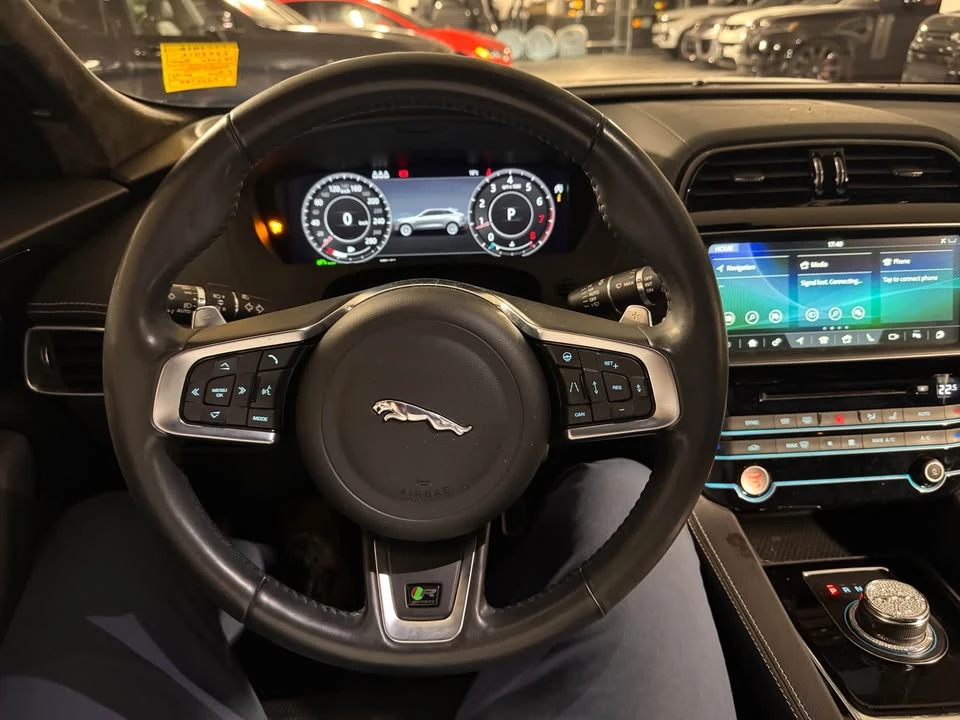 2020 Jaguar F-Pace - Image 12 of 17
