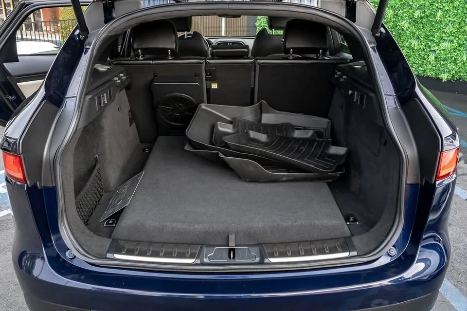 2020 Jaguar F-Pace - Image 9 of 15