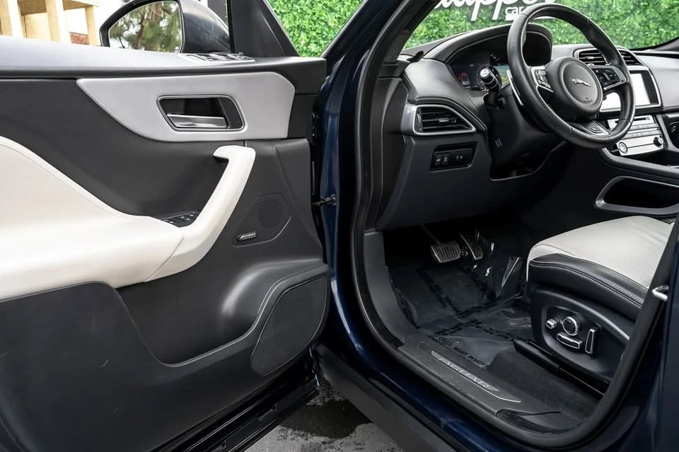 2020 Jaguar F-Pace - Image 2 of 15