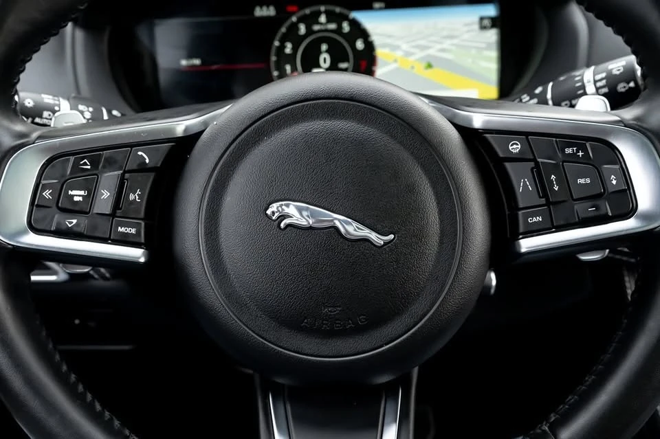 2020 Jaguar F-Pace - Image 6 of 15