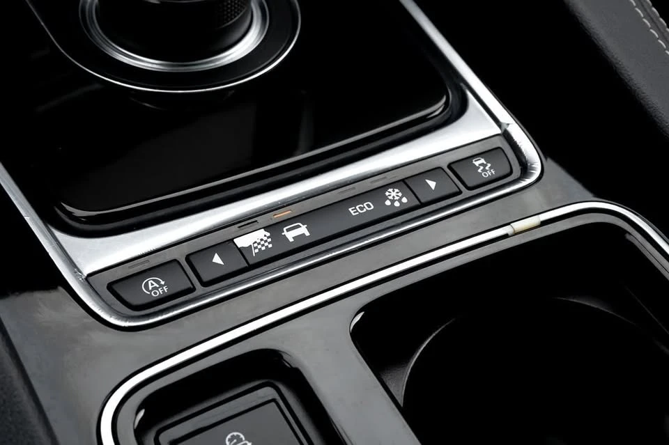2020 Jaguar F-Pace - Image 3 of 15