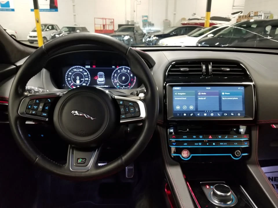 2020 Jaguar F-Pace - Image 10 of 20