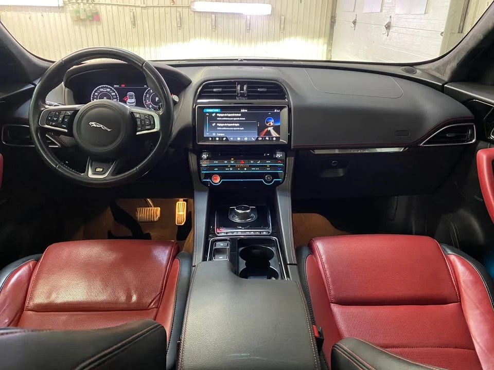 2020 Jaguar F-Pace - Image 14 of 19