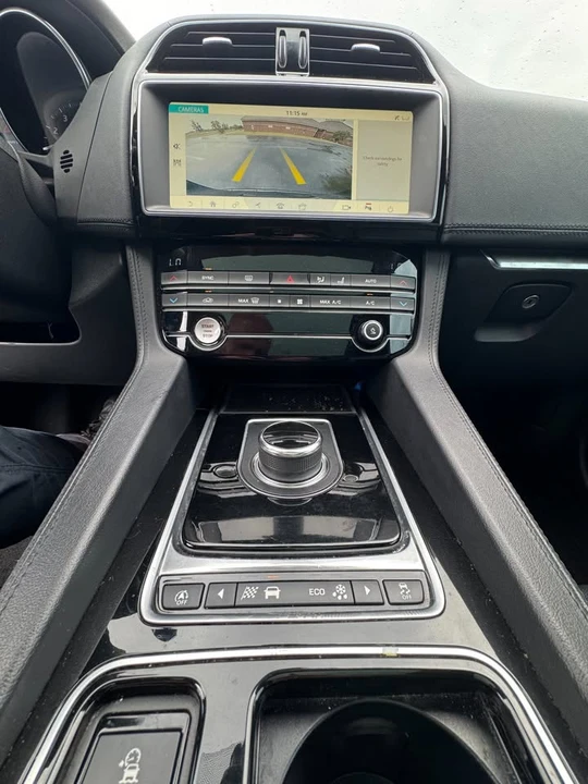 2020 Jaguar F-Pace - Image 15 of 18