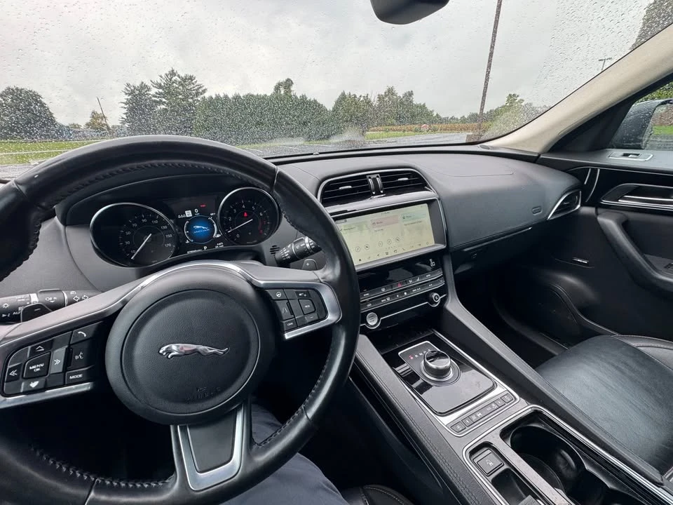 2020 Jaguar F-Pace - Image 17 of 18