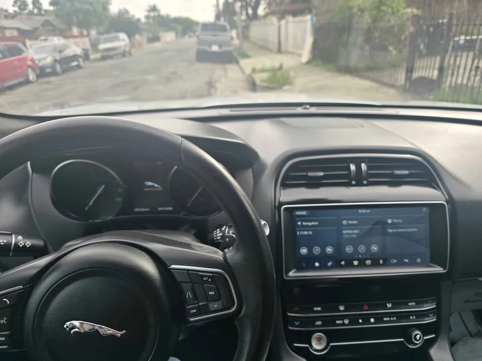 2020 Jaguar F-Pace - Image 9 of 10