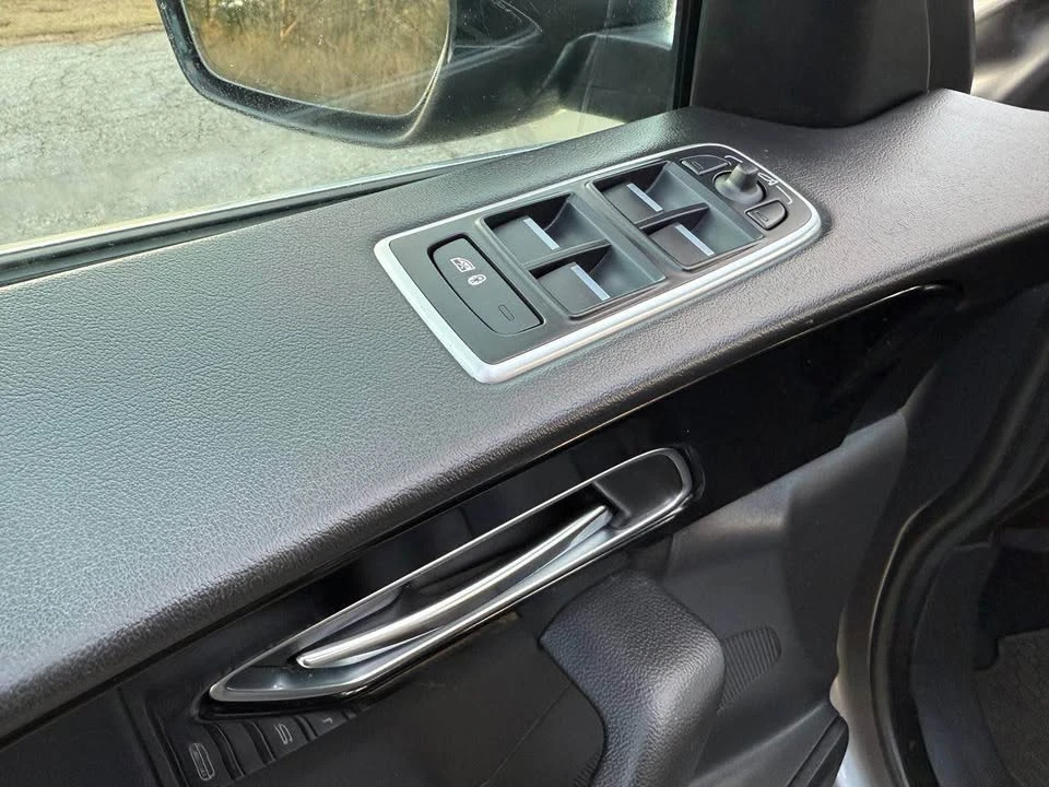 2020 Jaguar F-Pace - Image 17 of 19