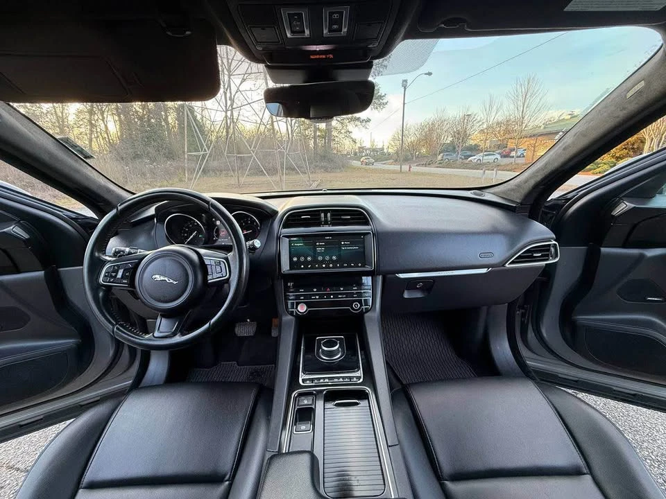 2020 Jaguar F-Pace - Image 16 of 19