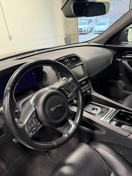 2020 Jaguar F-Pace - Image 12 of 20