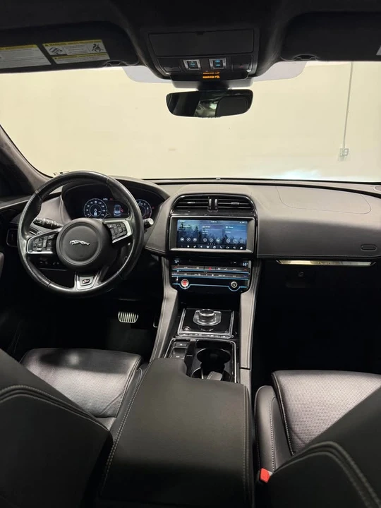 2020 Jaguar F-Pace - Image 18 of 20